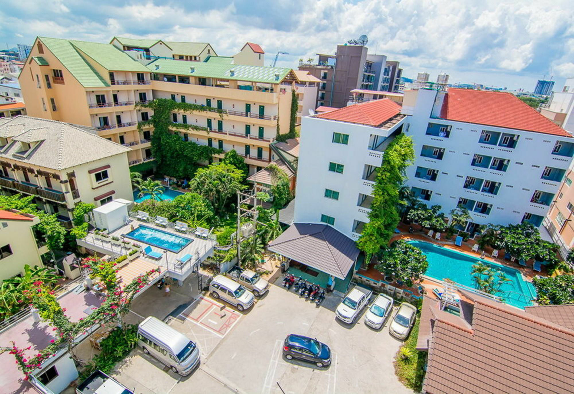 Sutus Court 5 Hotel Pattaya Exterior photo