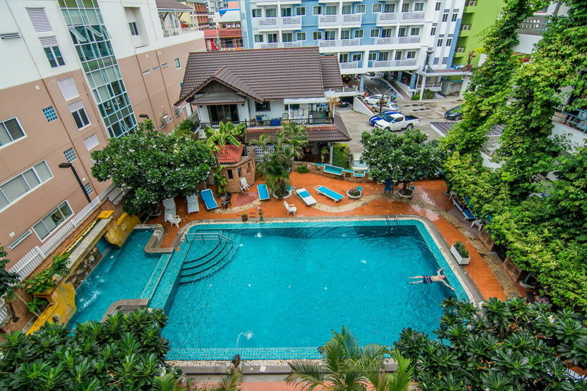 Sutus Court 5 Hotel Pattaya Exterior photo