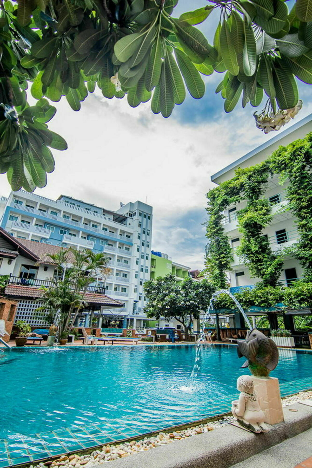 Sutus Court 5 Hotel Pattaya Exterior photo